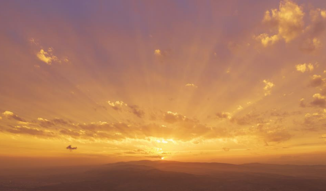 Kırıkkale’de güneşin kızıl tonlarıyla muhteşem gün batımı