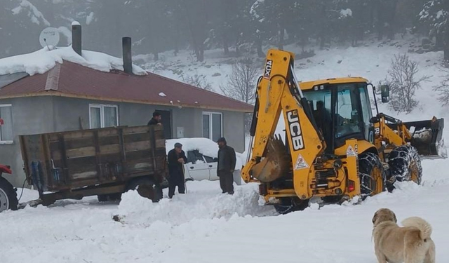 Ordu’da kar ve heyelan ulaşımı aksattı: Yayla yolları ekiplerle açıldı