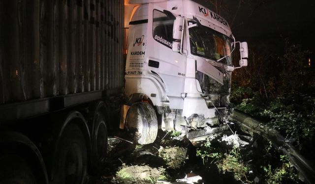 Sakarya D-650 kara yolunda zincirleme kaza: 12 yaralı