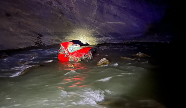 Hakkari’de feci kaza: Araç Zap Suyu’na uçtu, arama çalışması sürüyor