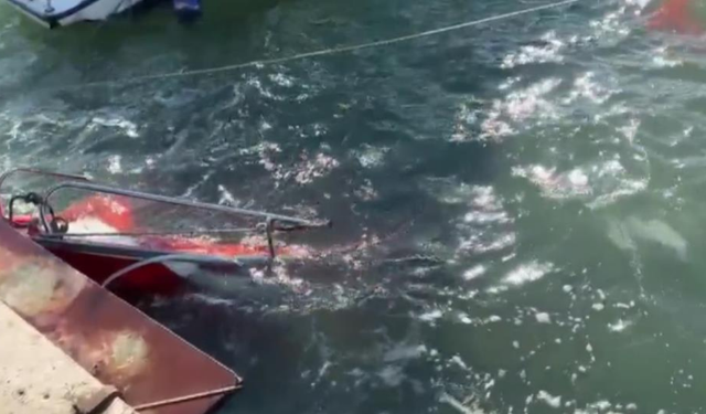 Samsun' da etkili olan fırtına 3 tekneyi batırdı