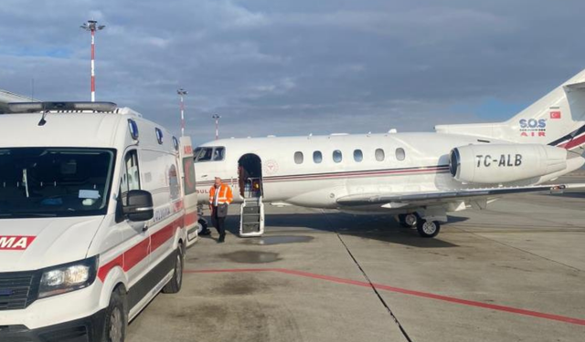 Ağrı'da yemek borusu gelişmeyen bebek ambulans uçakla Elazığ'a ulaştırıldı