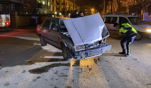 Bursa'da iki otomobil çarpıştı: 1 yaralı