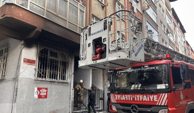 Esenler’de 5 yaşındaki çocuğun çakmakla oynadığı evde yangın çıktı