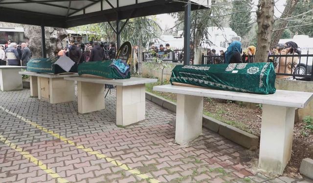 Yangında hayatını kaybeden 3 çocuğun cenazesi toprağa verildi