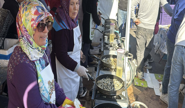 Bodrum’da 10’uncu Hamsi Festivali coşkusu: 3 ton hamsi dağıtıldı