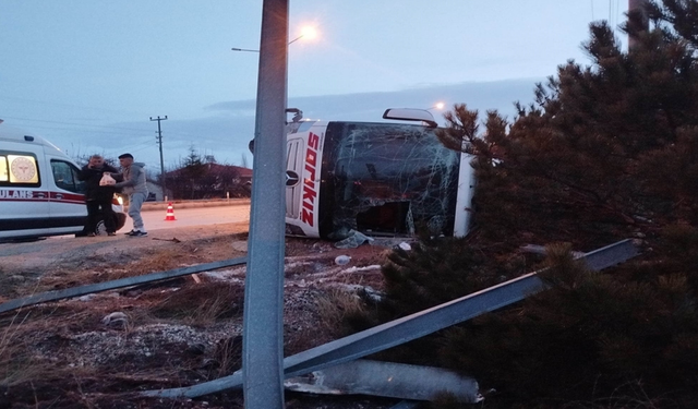 Burdur'da yolcu otobüsü devrildi: 12 yaralı