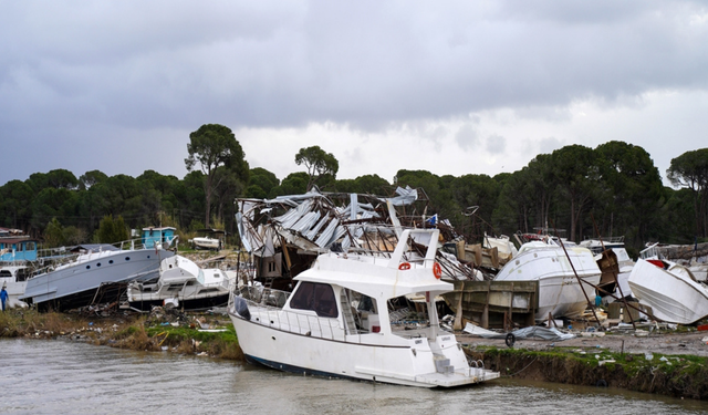 Antalya’da hortum felaketi: İlçelerde büyük hasar oluştu