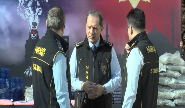 İstanbul’da 14 ilçede yasaklı madde operasyonu: Ele geçirilenler emniyette sergilendi