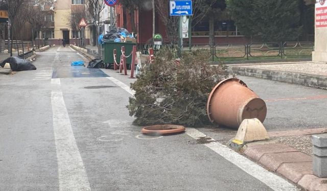 Eskişehir'de yağmurlu hava sürücüleri zorladı