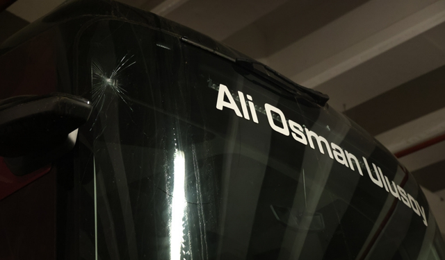 Trabzonspor takım otobüsüne Antalya'da taşlı saldırı