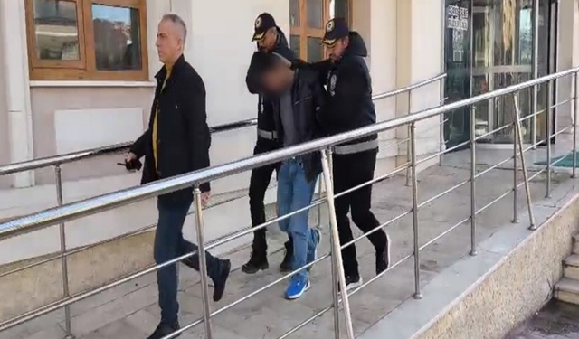 Konya 'da fosforlu montlu hırsız kameraya takıldı