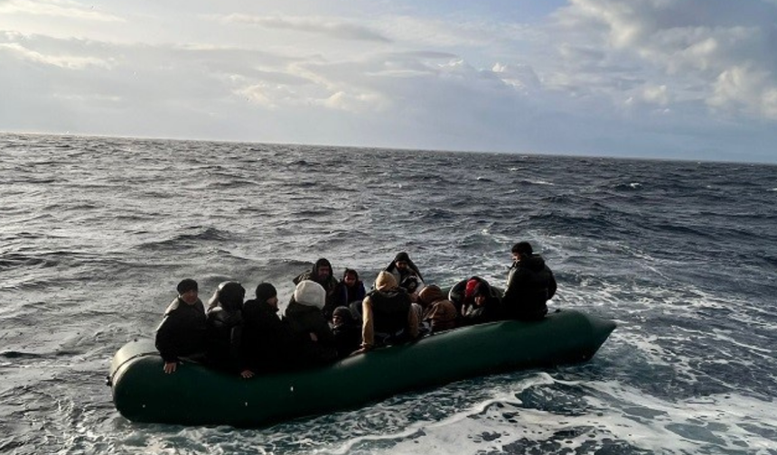 Yunan unsurları can salı içindeki kaçak göçmenleri yakaladı