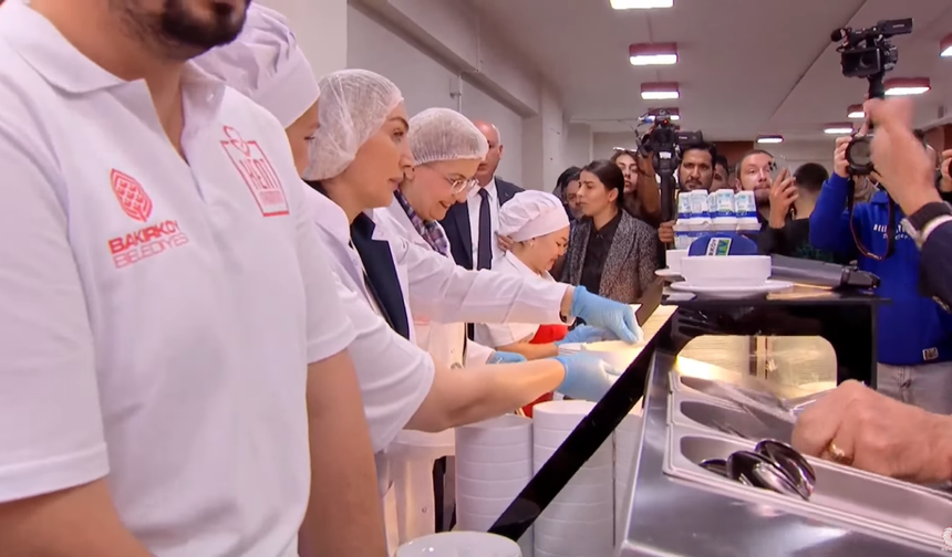 Dilek İmamoğlu yemek dağıttı
