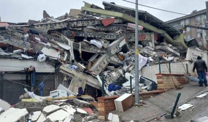 Depremde 21 kişiye mezar olan Arı Apartmanı soruşturması