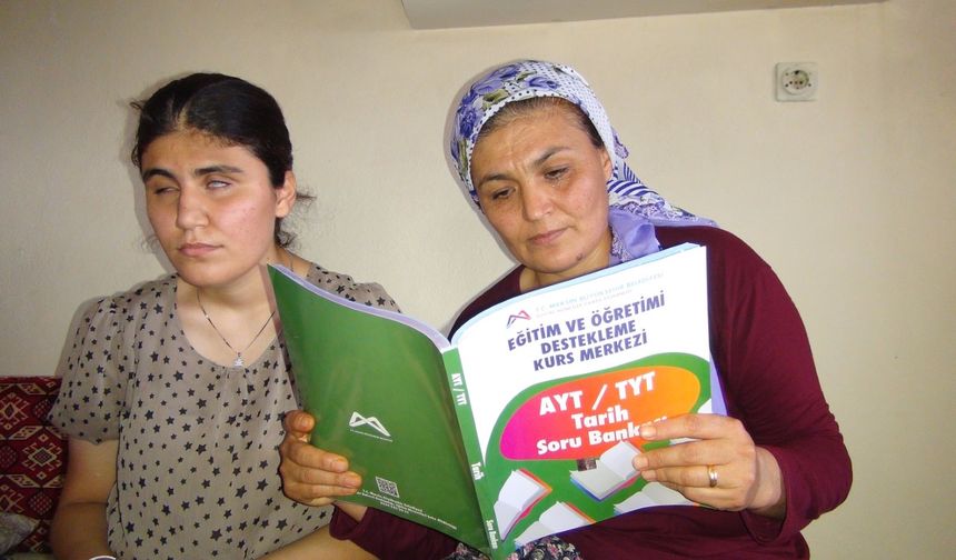 İlkokul mezunu annesi çalıştırdı, görme engelli kızı üniversiteyi kazandı