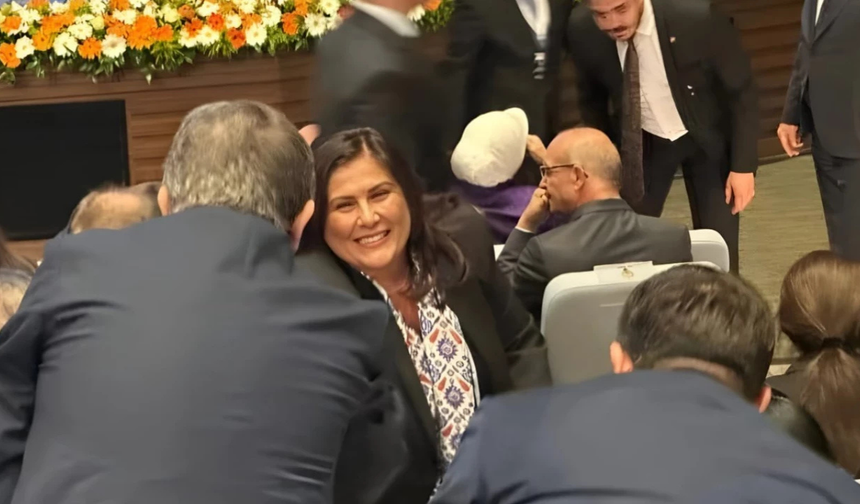 CHP’den istifa eden Özlem Çerçioğlu AK Parti Genel Merkezi’nde