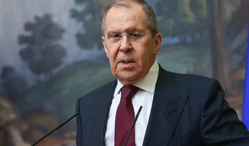 Lavrov: Putin, Zelenskiy ile görüşmeye hazır
