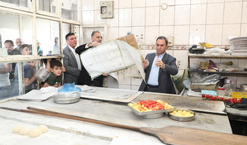 Mehmet Kuş, mahalle halkının fırın borçlarını sildi