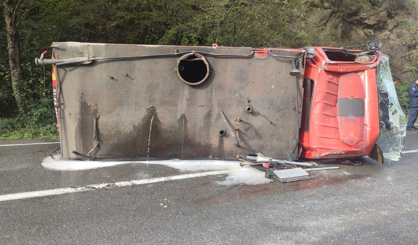 İtfaiye aracı devrildi , 2 personel yaralandı