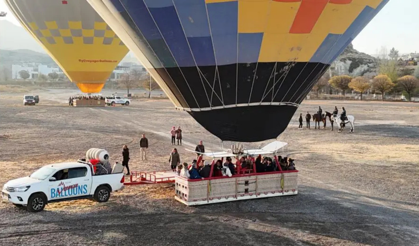 Kapadokya’da balonlar Öğretmenler Günü için havalandı