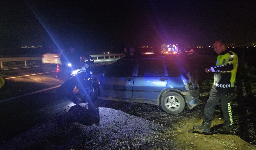 Kendiliğinden yola çıkan otomobil, yolcu otobüsüyle çarpıştı