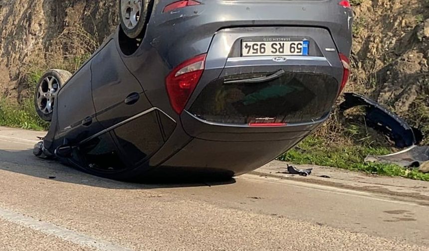 Kontrolden çıkan otomobil, kayalara çarpıp ters döndü: 2 yaralı