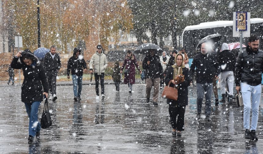 Sivas’ta kar etkili oldu: Kent ve Yıldız Dağı beyaza büründü