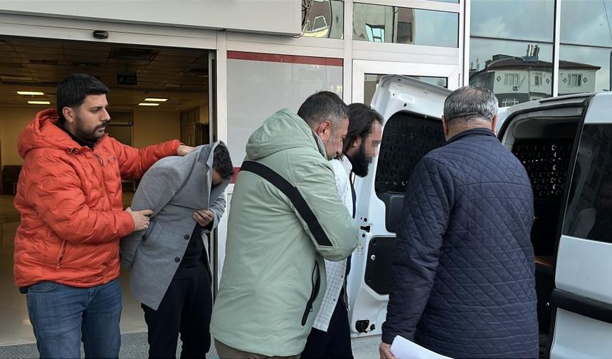 Konya’da dükkan sahibini bıçaklayan kiracı ve arkadaşı adliyeye sevk edildi