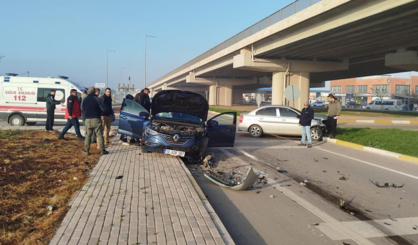 Bandırma’da kavşakta kaza: 1 yaralı