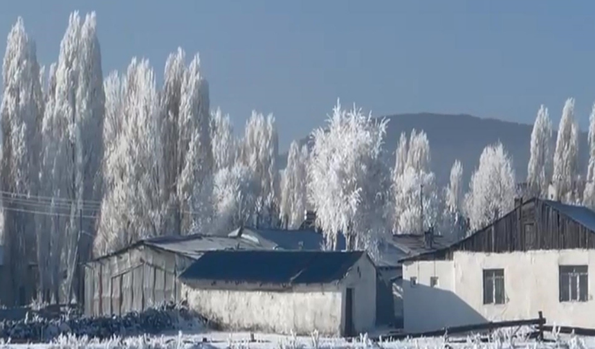 Ardahan Göle’de termometre eksi 20’yi gördü: Esnaf halayla ısındı