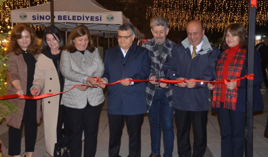 Sinop’ta kadın girişimcilerle yılbaşı pazarı açıldı