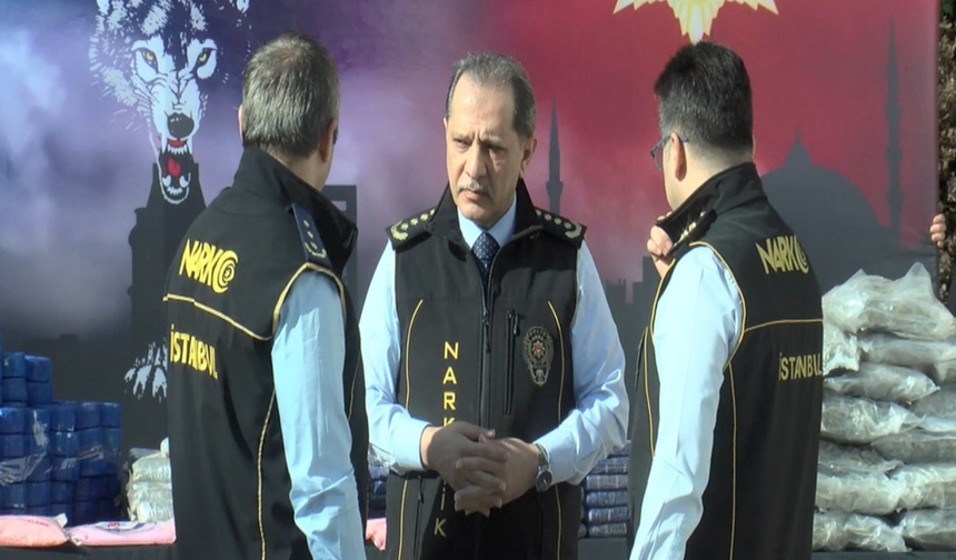 İstanbul’da 14 ilçede yasaklı madde operasyonu: Ele geçirilenler emniyette sergilendi
