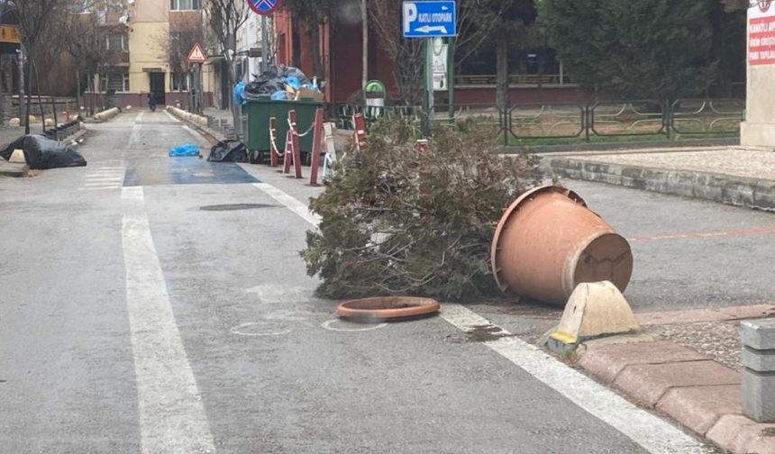 Eskişehir'de yağmurlu hava sürücüleri zorladı