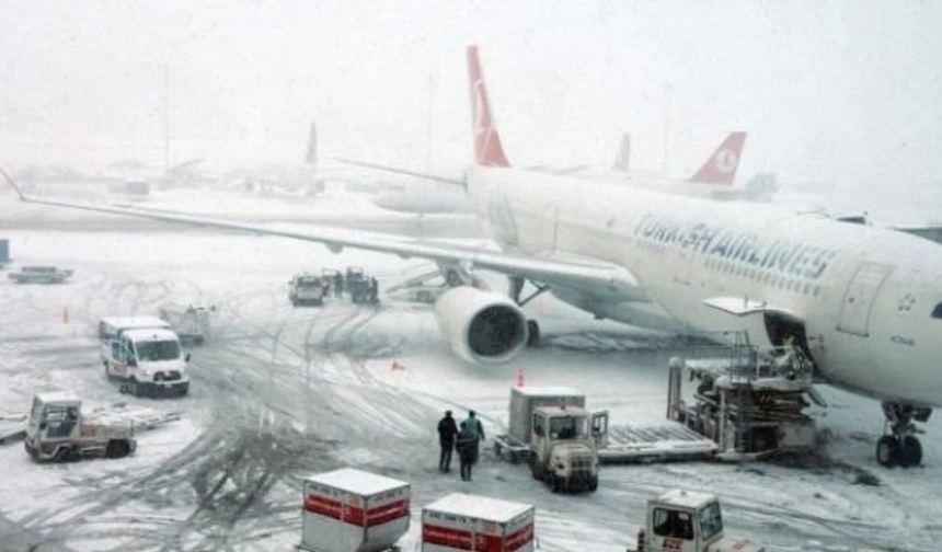 İstanbul’da kar yağışı hava trafiğini aksattı: Bazı uçuşlar iptal edildi