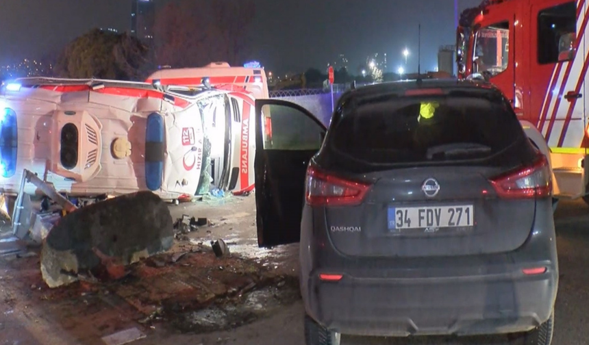 Kartal’da ambulans ile cip çarpıştı: Hasta ve 2 sağlıkçı yaralandı