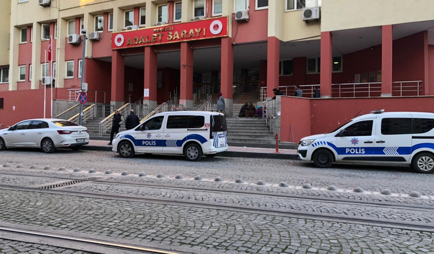 Mahkemede istismarla suçladığı kişiyi adliye çıkışında bıçakladı