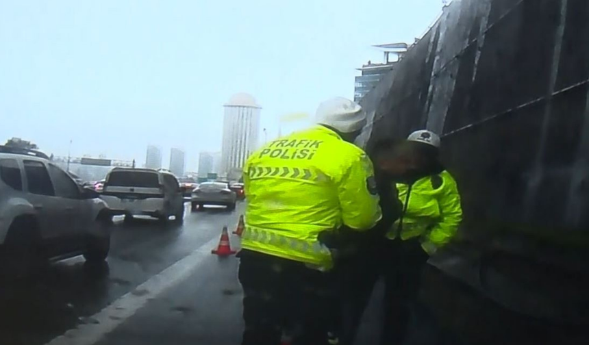 Trafikte nefes kesen anlar: Polis müdahalesiyle hayata tutundu