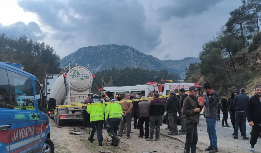 Antalya-Isparta yolunda korkunç kaza: 7 ölü, 7 yaralı