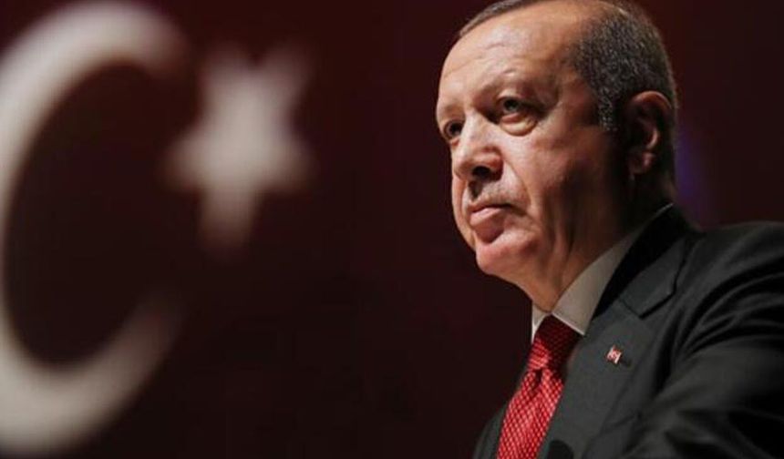 BM kürsüsünde dikkat çeken anlar: Erdoğan Karakoç’un şiirini okudu