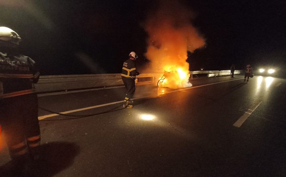 Tokat’ta seyir halindeki motosiklet alev alev yandı