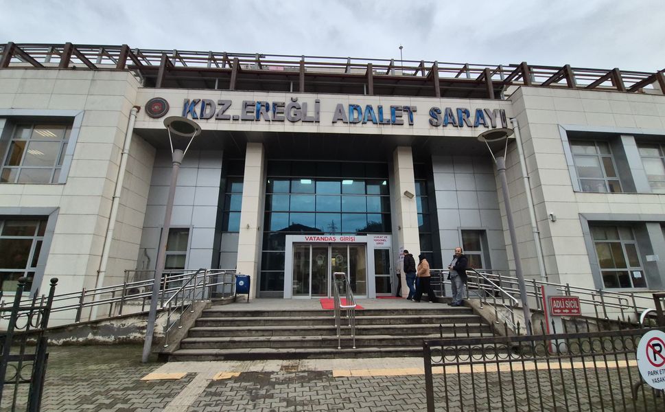 Silah kaçakçılığı operasyonunda 1’i polis 3 şüpheli tutuklandı