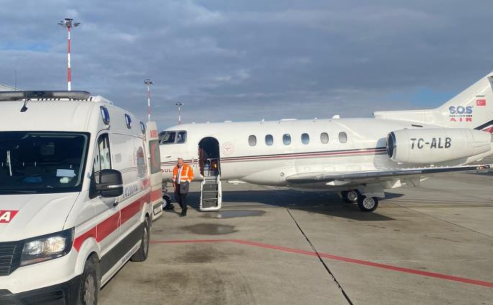 Ağrı'da yemek borusu gelişmeyen bebek ambulans uçakla Elazığ'a ulaştırıldı