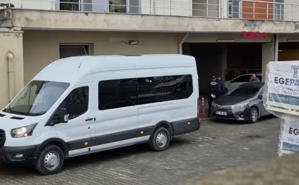 Silah kaçakçılığı operasyonunda biri polis 3 şüpheli tutuklandı