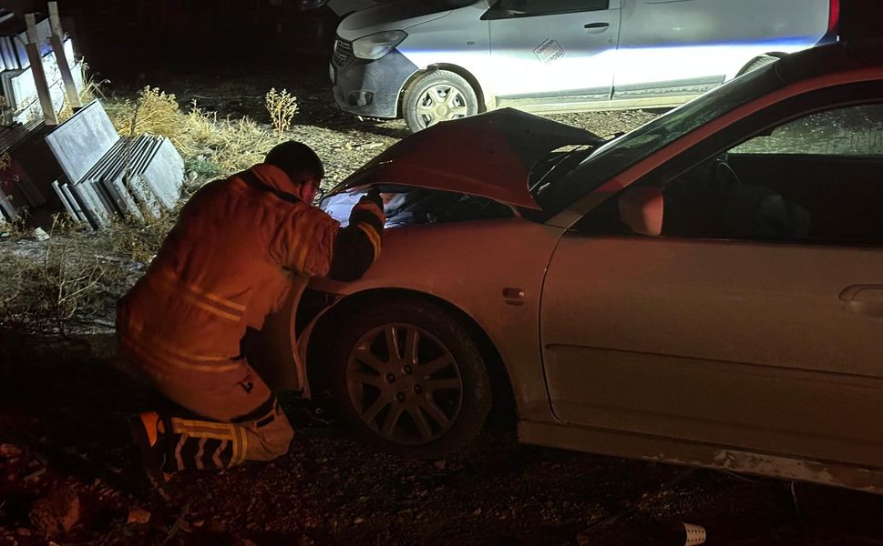Park halindeki araca çarpıp kaçtı