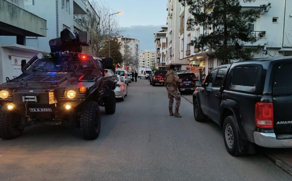 Batman’da aile faciası:  17 yaşındaki şahıs anne ve ağabeyini öldürdü