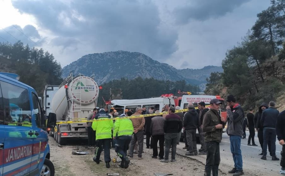 Antalya-Isparta yolunda korkunç kaza: 7 ölü, 7 yaralı