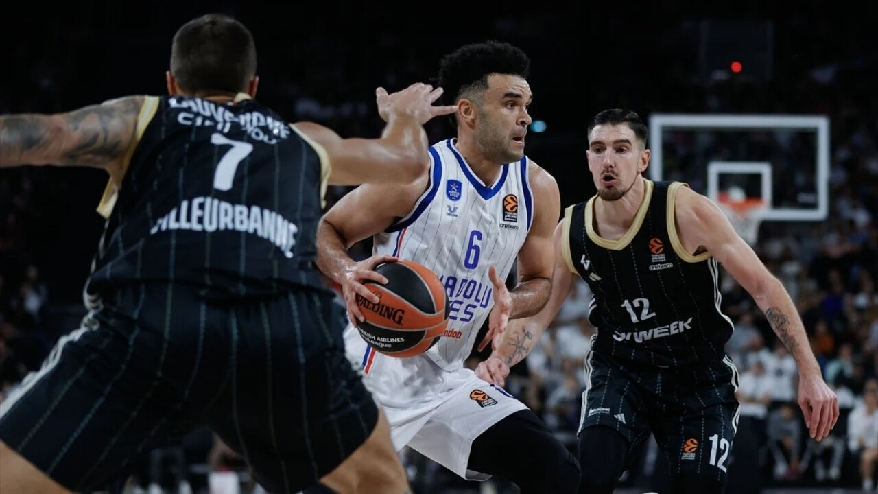 İlk Yarı Anadolu Efes Üstünlüğüyle Geçildi