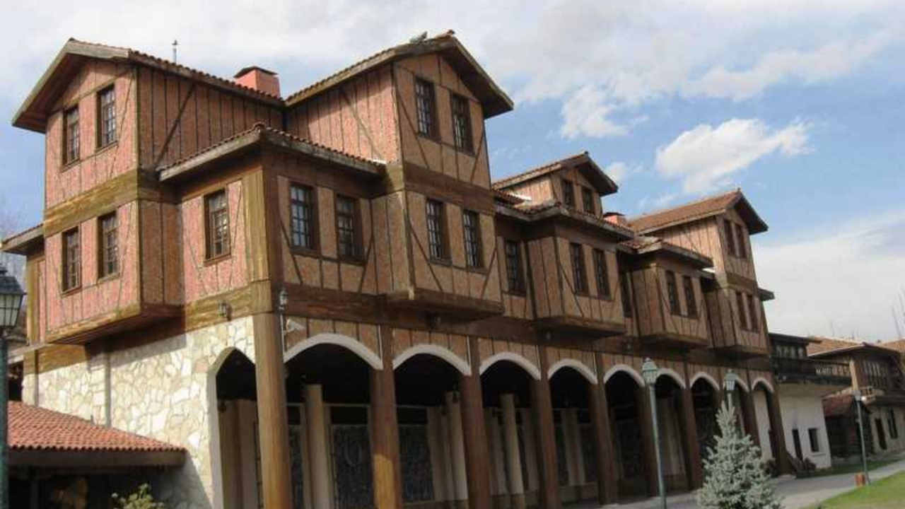 Mimar Vedat Tek Kültür Ve Sanat Merkezi
