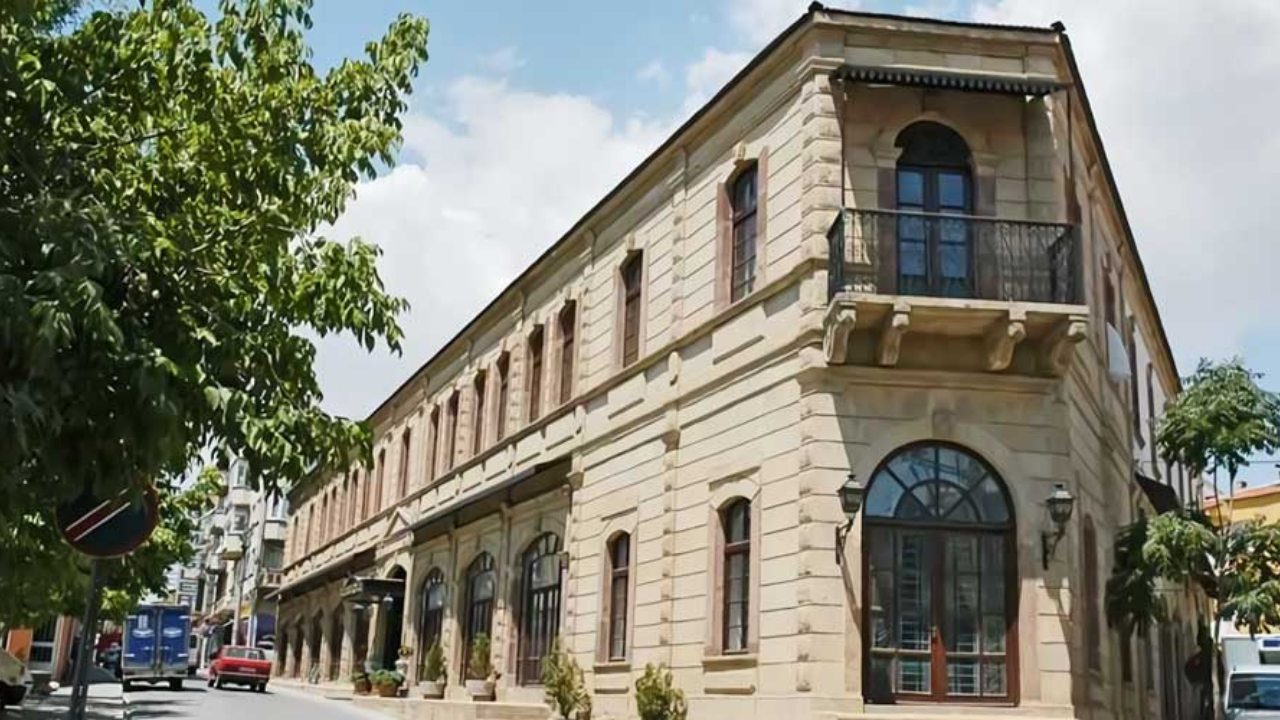 Uşak Paşa Hanı